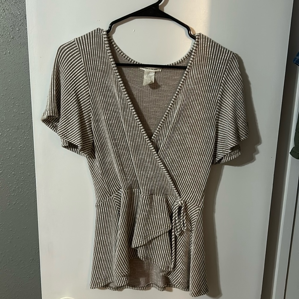 V neck striped top